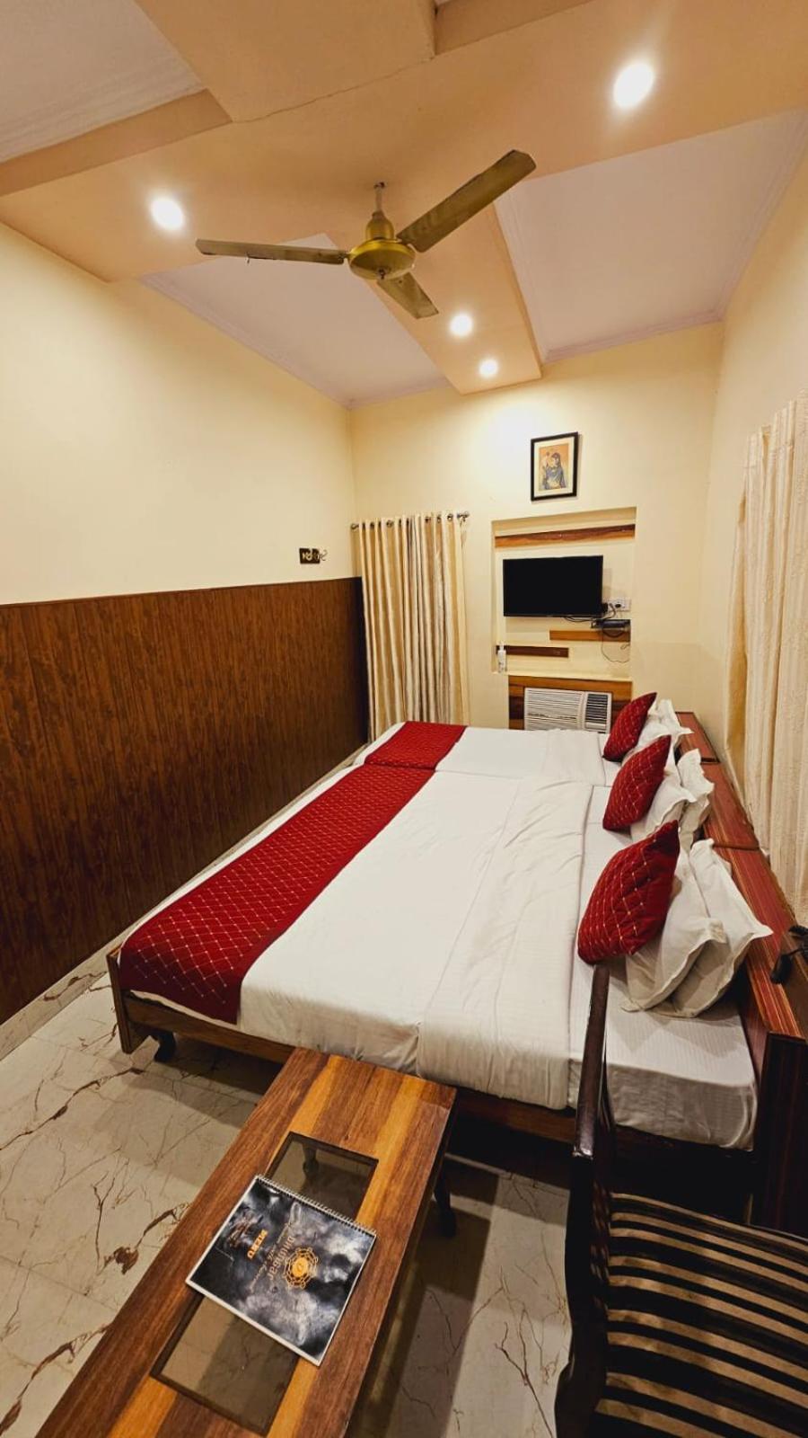 Bhagyashree Guest House 2 Km To Vishwanath Temple, Ganga Ghat Parking Available Bénarès Extérieur photo