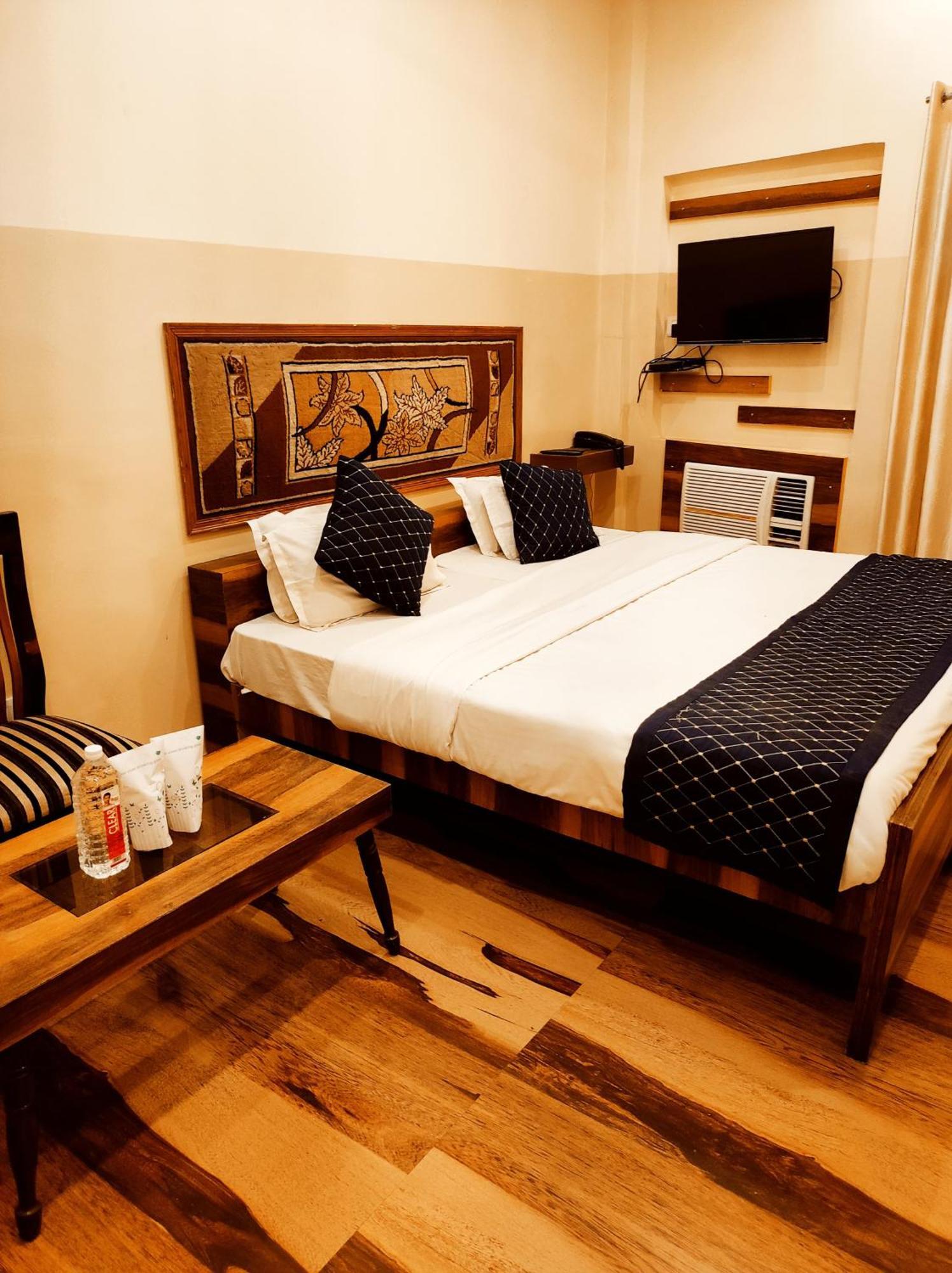 Bhagyashree Guest House 2 Km To Vishwanath Temple, Ganga Ghat Parking Available Bénarès Extérieur photo