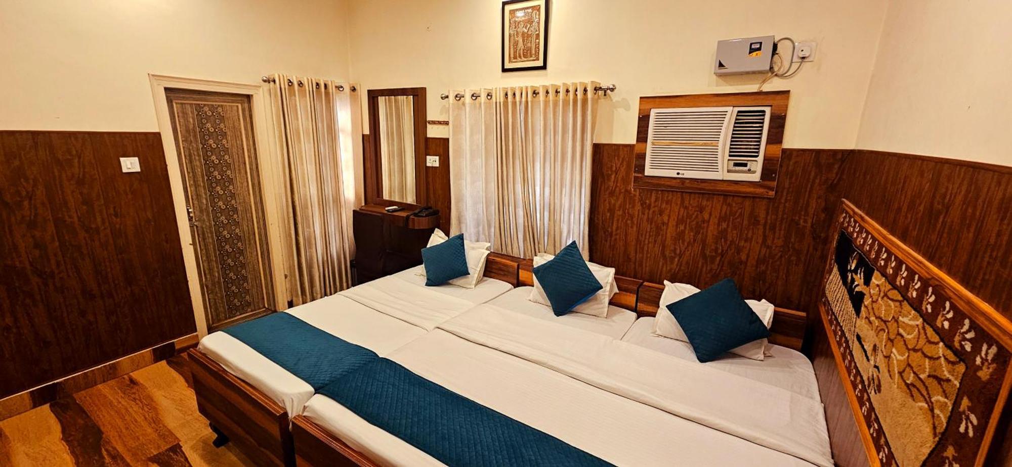 Bhagyashree Guest House 2 Km To Vishwanath Temple, Ganga Ghat Parking Available Bénarès Extérieur photo