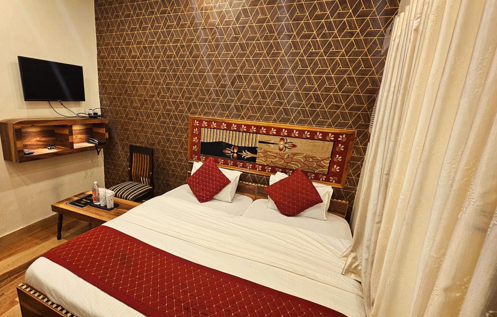 Bhagyashree Guest House 2 Km To Vishwanath Temple, Ganga Ghat Parking Available Bénarès Extérieur photo